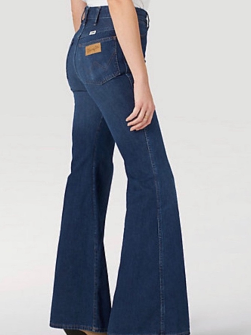 NWT Wrangler Wanderer Flare Bell Bottom Jeans - Size 29 / 34L - 100% Cotton